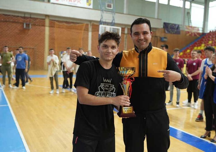 Екипата на III година – Гимназиско најдобри кошаркари на првиот турнир на СОУ „Јане Сандански“