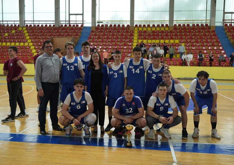 Екипата на III година – Гимназиско најдобри кошаркари на првиот турнир на СОУ „Јане Сандански“