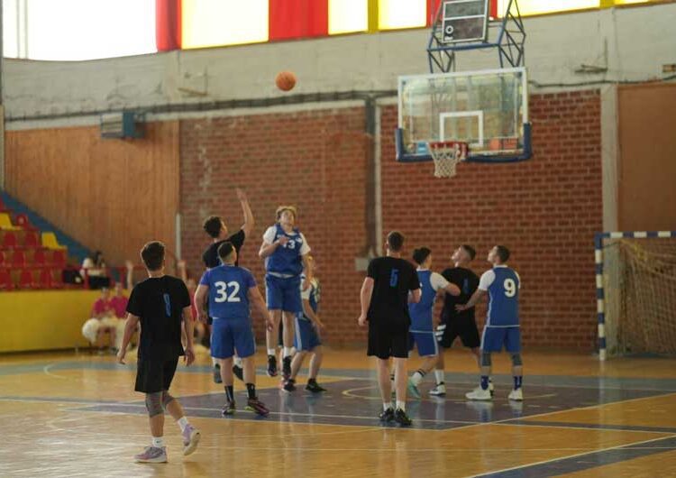 Екипата на III година – Гимназиско најдобри кошаркари на првиот турнир на СОУ „Јане Сандански“