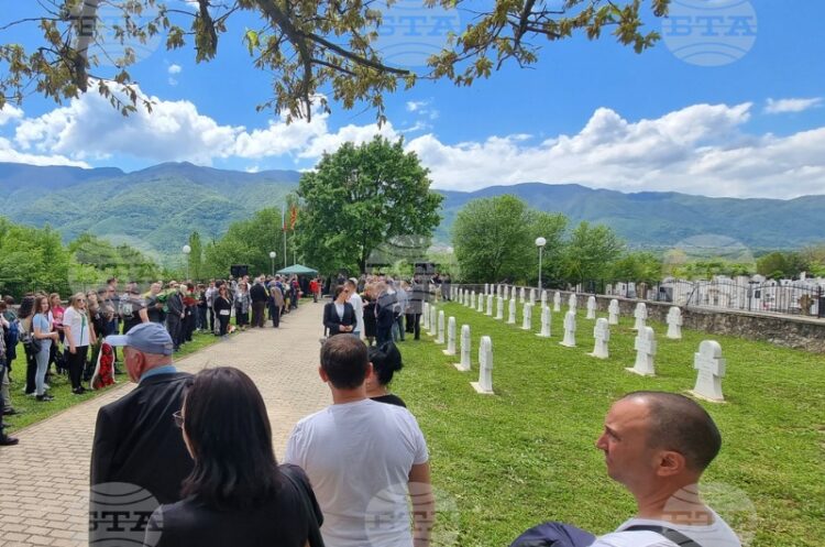 Церемонија на бугарските воени гробишта во струмичко Ново Село, присутни свештеници и на МПЦ–ОА и на БПЦ