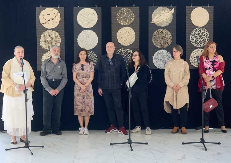 Кристина Зимбакова меѓу 60-те уметници на Софискиот фестивал за хартиена уметност