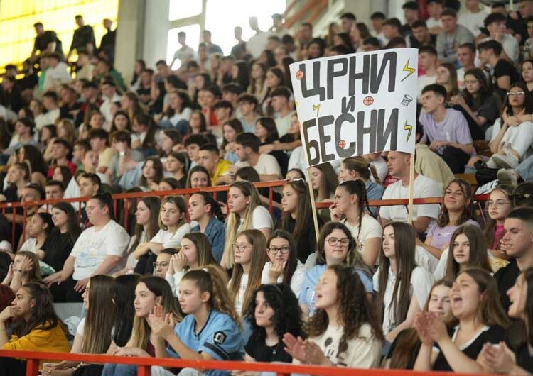 Екипата на III година – Гимназиско најдобри кошаркари на првиот турнир на СОУ „Јане Сандански“