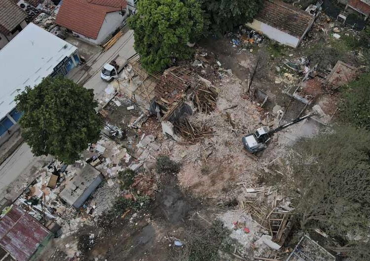 ФОТО: Се руши некогашната „маларична“ болница, ќе се гради повеќенаменско игралиште и паркинг