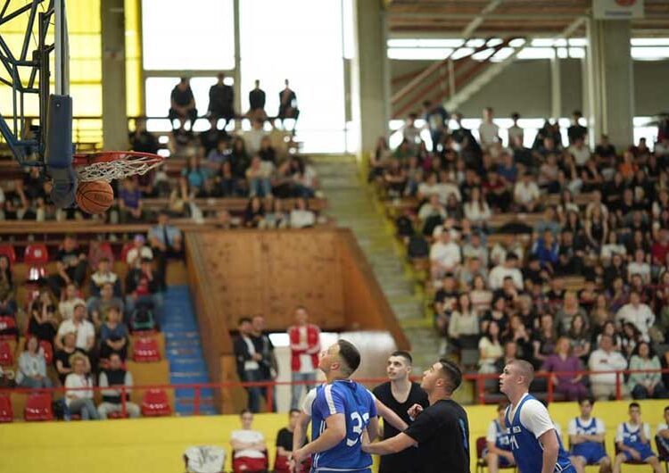 Екипата на III година – Гимназиско најдобри кошаркари на првиот турнир на СОУ „Јане Сандански“