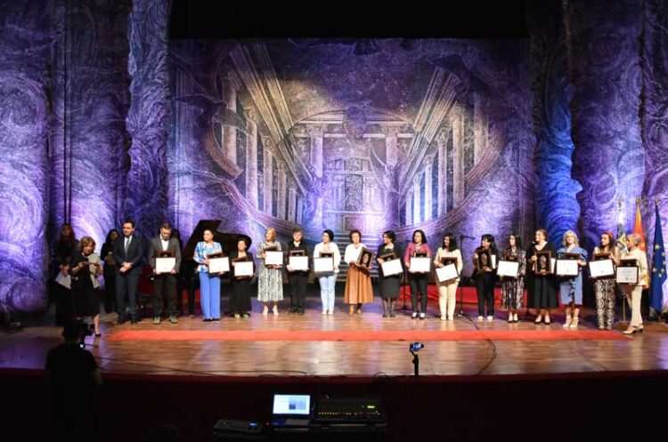 Општина Струмица додели Плакети и Признание на најдобрите просветни работници во чест на браќата Кирил и Методиј