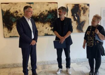 Поставена изложба на Марјан Ѕингаров во Крџали, ја отвори градоначалникот Хасан Азис
