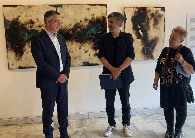 Поставена изложба на Марјан Ѕингаров во Крџали, ја отвори градоначалникот Хасан Азис