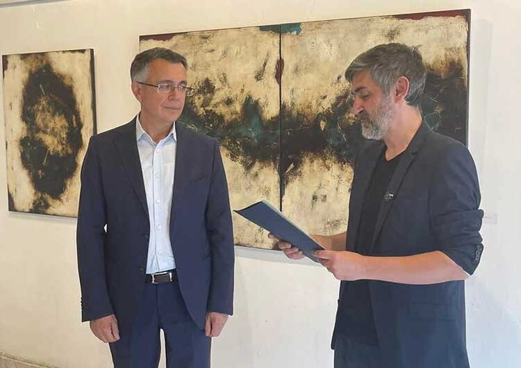 Поставена изложба на Марјан Ѕингаров во Крџали, ја отвори градоначалникот Хасан Азис