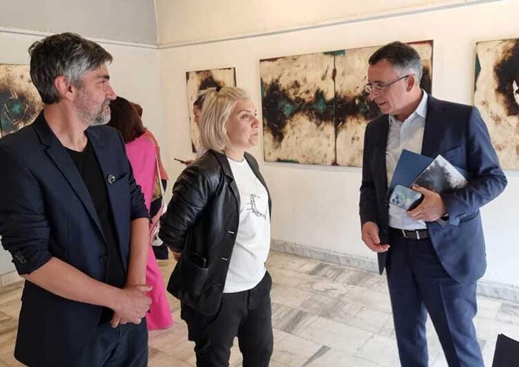 Поставена изложба на Марјан Ѕингаров во Крџали, ја отвори градоначалникот Хасан Азис