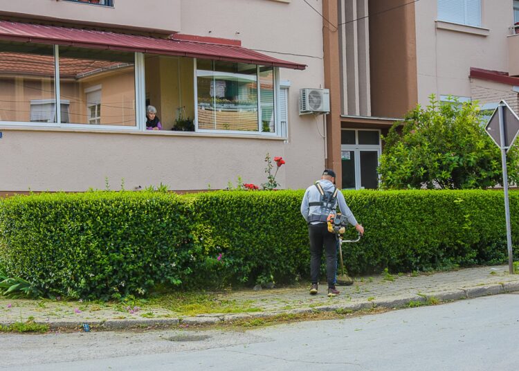 „Комуналци“ во вчерашната акција собраа над 12 трактори кабаст отпад од жителите на Карпош маало и Чифликот