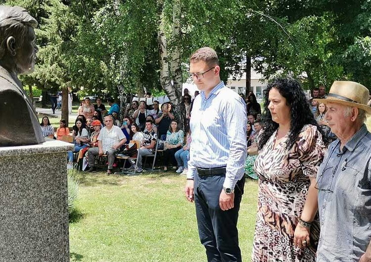 Завршија „Средбите под јаворите“ – Колешино полно со деца и писатели