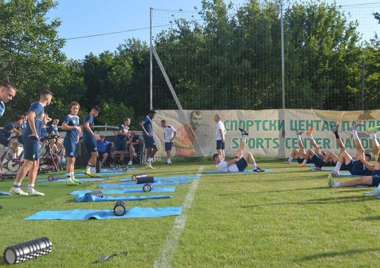 ФК „Академија Пандев Брера Струмица“ со стручен тим од Италија ги почна подготовките – Горан Пандев ги следеше на тренингот