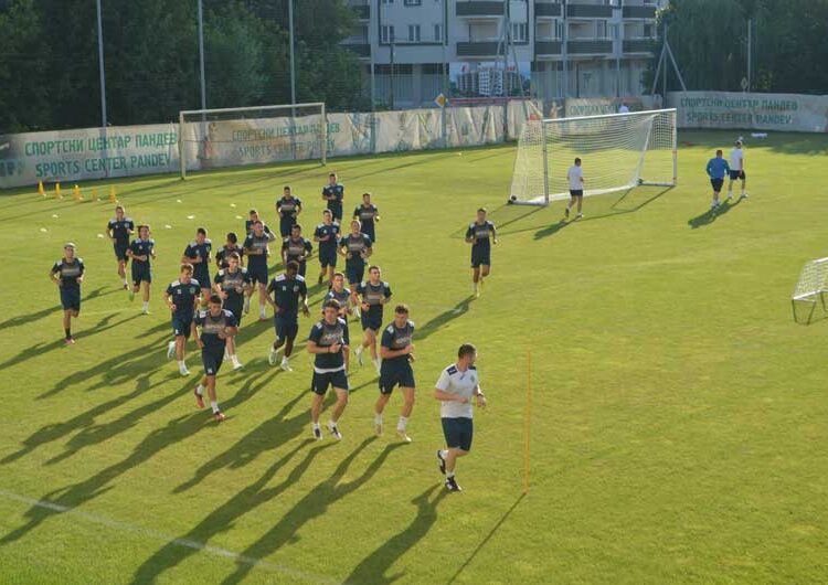 ФК „Академија Пандев Брера Струмица“ со стручен тим од Италија ги почна подготовките – Горан Пандев ги следеше на тренингот