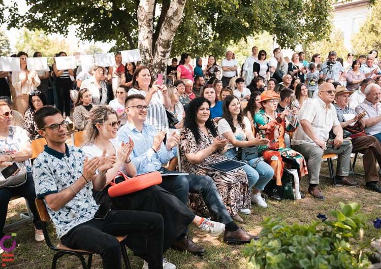 Завршија „Средбите под јаворите“ – Колешино полно со деца и писатели