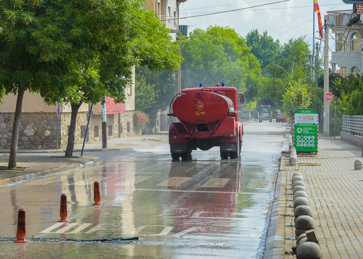 „Комуналци“ во вчерашната акција собраа над 12 трактори кабаст отпад од жителите на Карпош маало и Чифликот