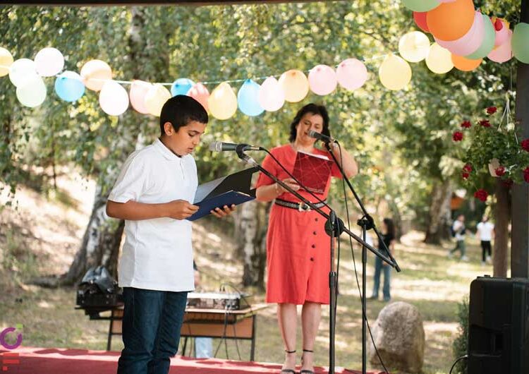 Завршија „Средбите под јаворите“ – Колешино полно со деца и писатели