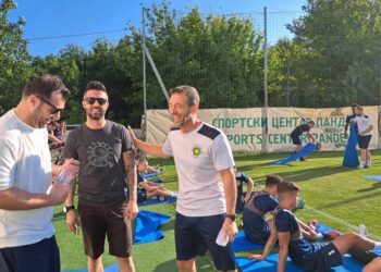 ФК „Академија Пандев Брера Струмица“ со стручен тим од Италија ги почна подготовките – Горан Пандев ги следеше на тренингот