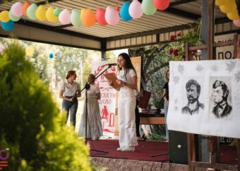 Завршија „Средбите под јаворите“ – Колешино полно со деца и писатели