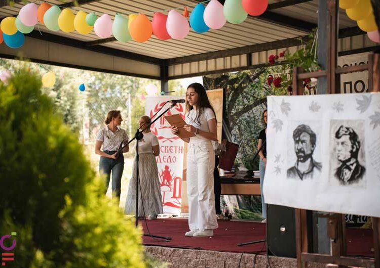 Завршија „Средбите под јаворите“ – Колешино полно со деца и писатели