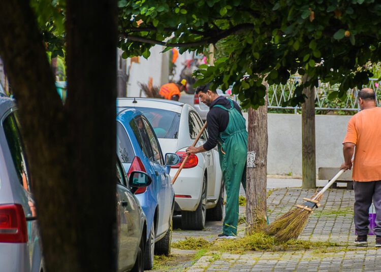 „Комуналци“ во вчерашната акција собраа над 12 трактори кабаст отпад од жителите на Карпош маало и Чифликот