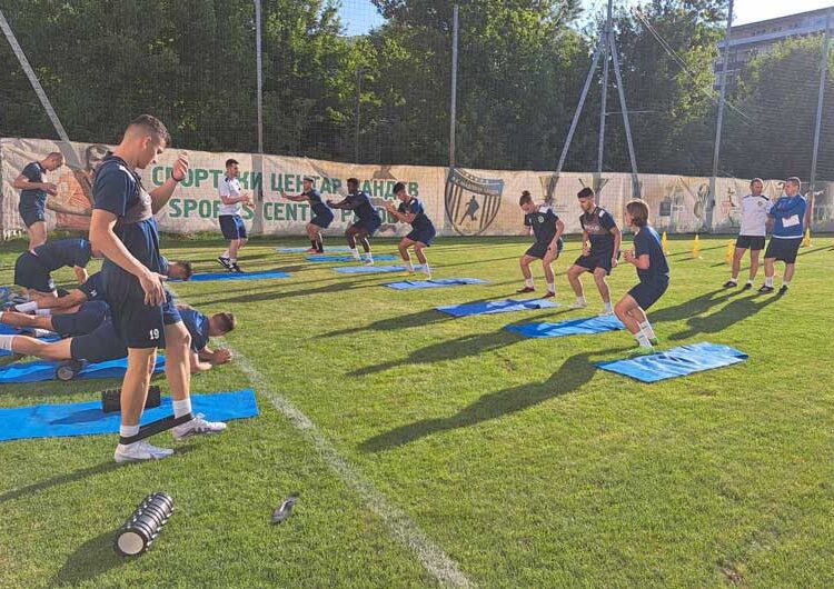 ФК „Академија Пандев Брера Струмица“ со стручен тим од Италија ги почна подготовките – Горан Пандев ги следеше на тренингот