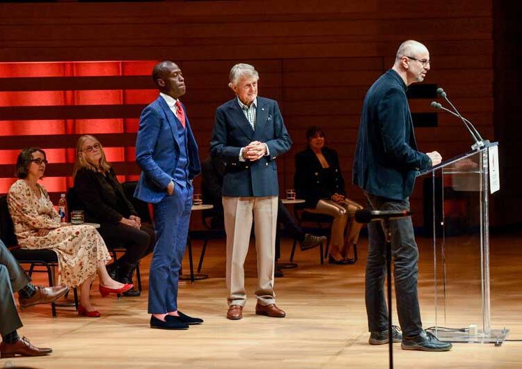 Никола Маџиров дел од жирито за престижната награда за поезија „Griffin Poetry Prize“, а ја доби Роџер Ривс