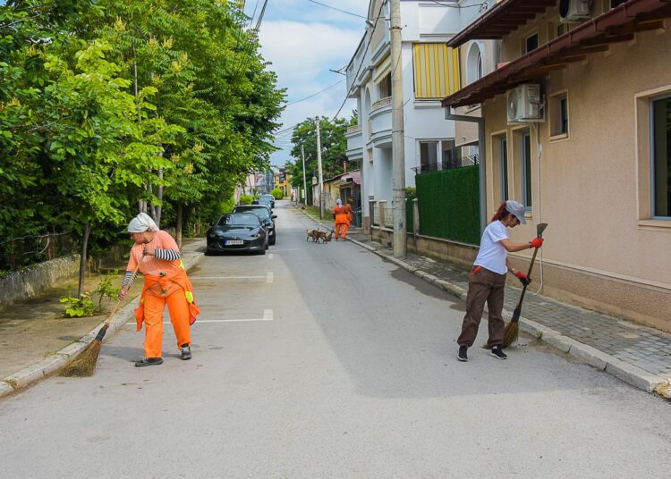 „Комуналци“ во вчерашната акција собраа над 12 трактори кабаст отпад од жителите на Карпош маало и Чифликот