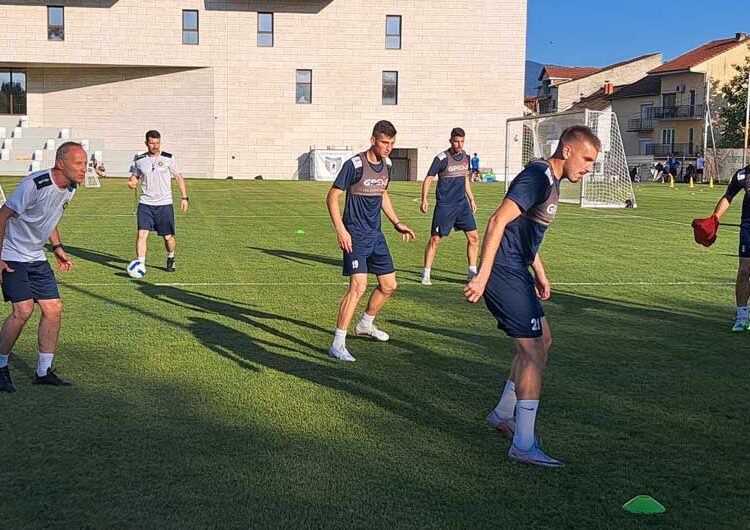 ФК „Академија Пандев Брера Струмица“ со стручен тим од Италија ги почна подготовките – Горан Пандев ги следеше на тренингот