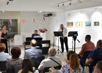 Публиката уживаше во прекрасните изведби на Марија Наумовска Бакревски, Игор Бакревски и Иван Еминовиќ