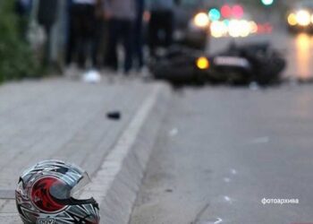 Тешко повреден мотоциклист откако управувајќи мотор удрил во паркирано возило