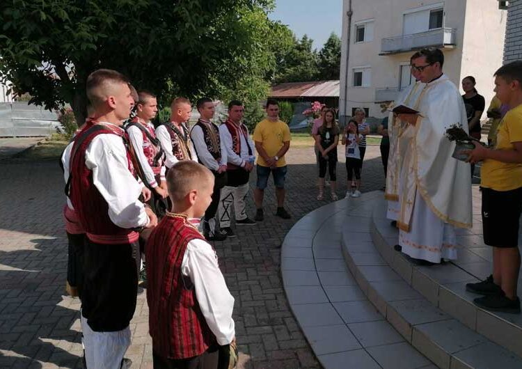 Коњаницата од Радово тргна кон славното Крушево