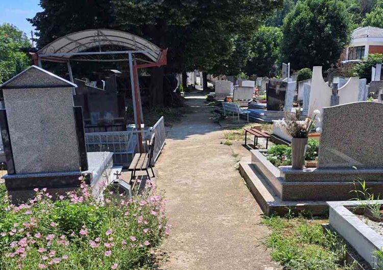 „Комуналец“ продолжува со расчистување на улиците погодени од невремето