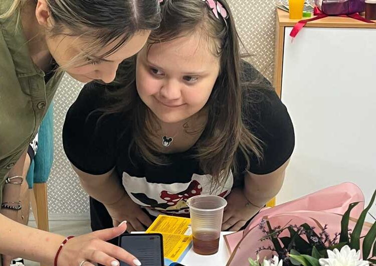 Новата ѕвезда на ГРАНД, Славица Ангелова се дружеше со децата со Даун синдром