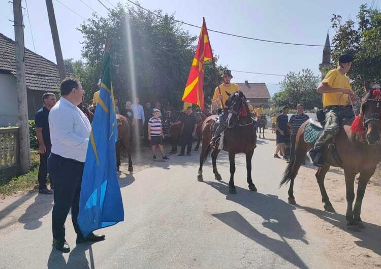 Коњаницата од Радово тргна кон славното Крушево