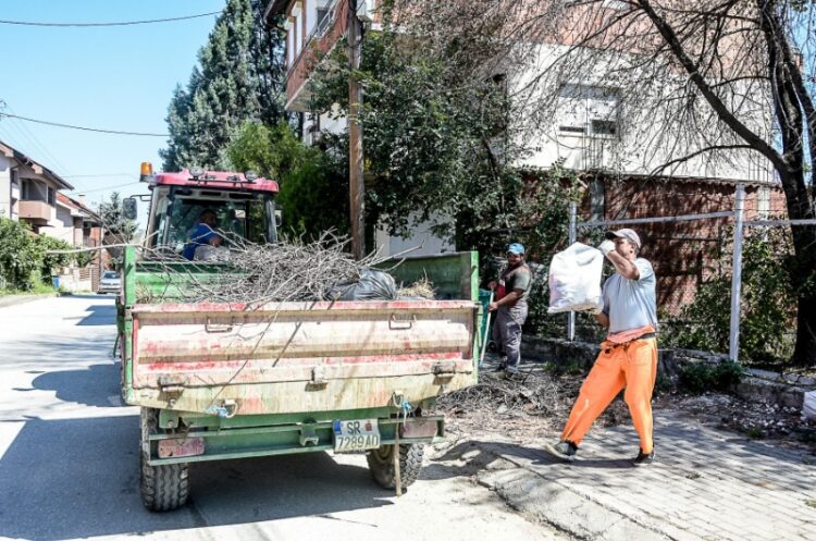 Собрани 50 кубни метри кабаст отпад од долниот дел на градот, од утре генерално чистење на селата во општина Струмица, почнувајќи од Костурино и Водоча