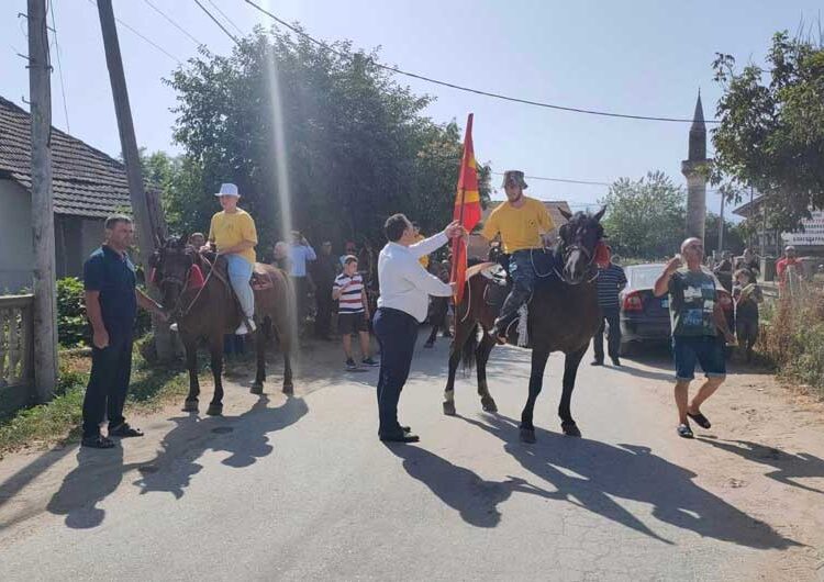 Коњаницата од Радово тргна кон славното Крушево