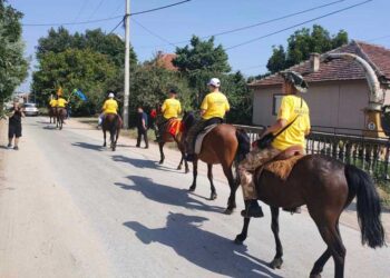 Коњаницата од Радово тргна кон славното Крушево