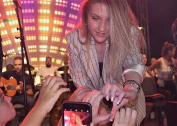 Ѕвездата на Гранд се врати во ѕвездениот град под Царевите Кули, ја пречекаа голем број струмичани