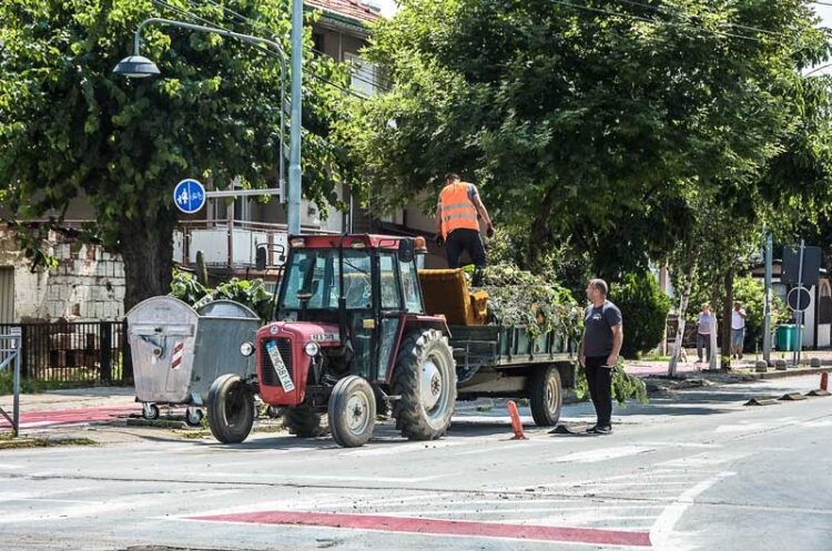 „Комуналец“ собра 150 кубни метри разновиден отпад од „генералката“, акцијата ќе се продолжи и во недела