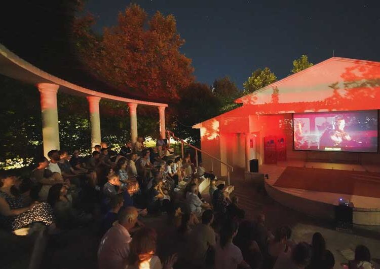 Почна „Астерфест“ – лауреатот за 2023-та Каталин Ладик ја прими наградата од градоначалникот на Струмица