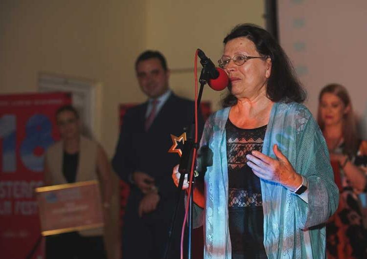 Почна „Астерфест“ – лауреатот за 2023-та Каталин Ладик ја прими наградата од градоначалникот на Струмица