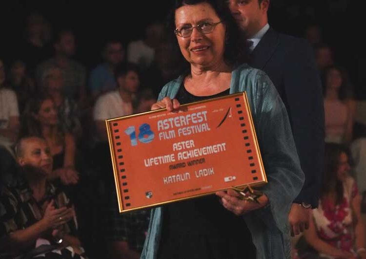 Почна „Астерфест“ – лауреатот за 2023-та Каталин Ладик ја прими наградата од градоначалникот на Струмица