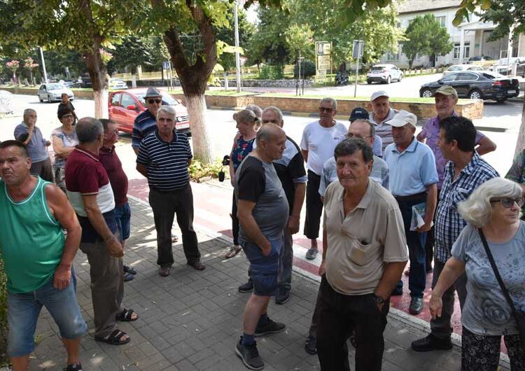 Струмичките пензионери освен што бараат линеарно покачување на пензиите бараат и оставка од Данче Даскаловска и Станка Трајкова
