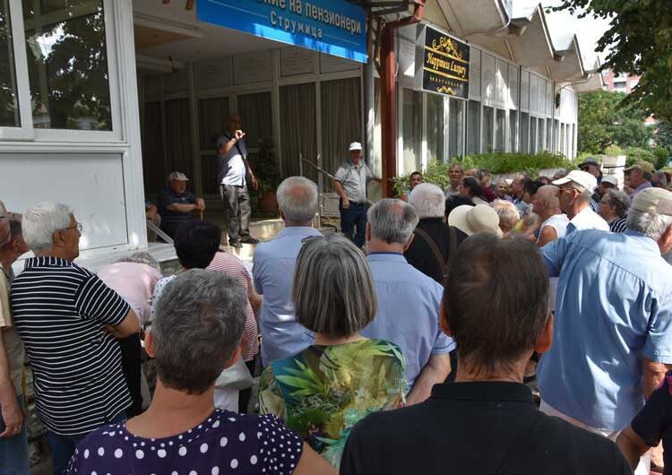 Струмичките пензионери освен што бараат линеарно покачување на пензиите бараат и оставка од Данче Даскаловска и Станка Трајкова