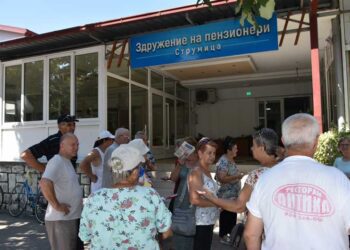 Струмичките пензионери протестираа поради најавата за покачувањето на пензиите за 6% за сите, бараат линеарно покачување од 5.000 денари