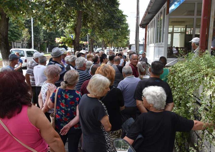 Струмичките пензионери освен што бараат линеарно покачување на пензиите бараат и оставка од Данче Даскаловска и Станка Трајкова