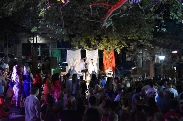 Струмичани уживаа во италијанската песна под големиот јавор