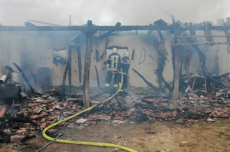 Пожар во селото Костурино – опожарени помошни простории