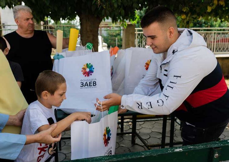 Учениците од ПОУ „Св. Климент Охридски“ во Ново Село добија донација – пакети со училишен прибор