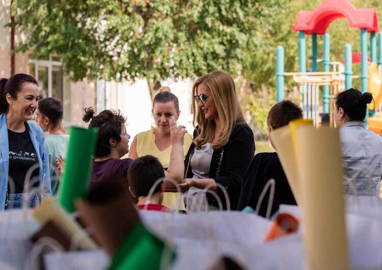 Учениците од ПОУ „Св. Климент Охридски“ во Ново Село добија донација – пакети со училишен прибор